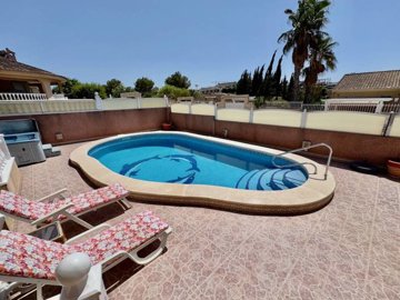 49088spaciousdetachedvillawithprivatepoolcent