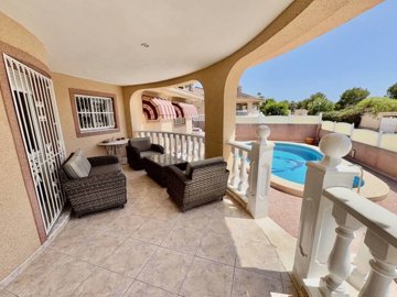49088spaciousdetachedvillawithprivatepoolcent