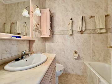 49085bungalowstylesemidetachedvillainconjunto