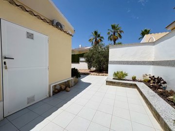 49085bungalowstylesemidetachedvillainconjunto