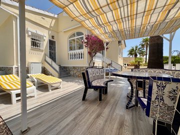 49085bungalowstylesemidetachedvillainconjunto