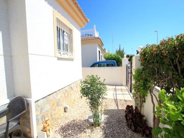 49093sundrenched3bedbungalowinasoughtafterset