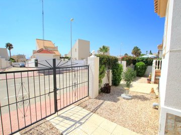 49093sundrenched3bedbungalowinasoughtafterset