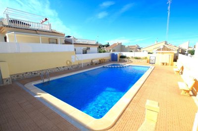 49093sundrenched3bedbungalowinasoughtafterset