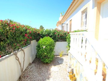 49093sundrenched3bedbungalowinasoughtafterset