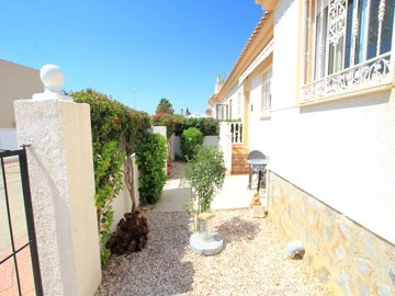 49093sundrenched3bedbungalowinasoughtafterset