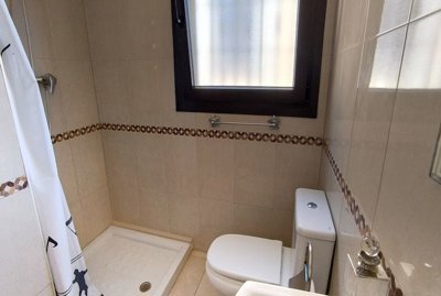 49104spaciousdetachedvillawithseparateguestac