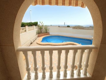 49118desirable2bed2bathdetachedvillawithapriv