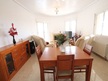 49118desirable2bed2bathdetachedvillawithapriv