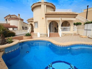 49118desirable2bed2bathdetachedvillawithapriv