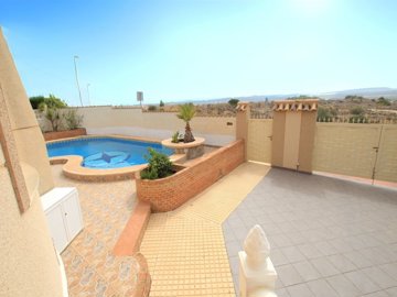 49118desirable2bed2bathdetachedvillawithapriv