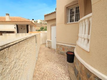 49118desirable2bed2bathdetachedvillawithapriv