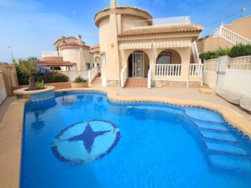 49118desirable2bed2bathdetachedvillawithapriv