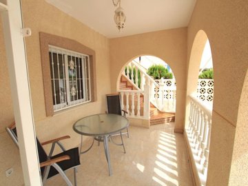 49118desirable2bed2bathdetachedvillawithapriv