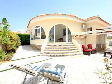 49123fabulous2bedroomdetachedvillawithpoolvie