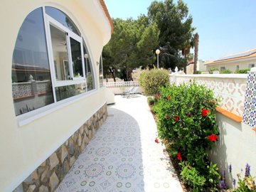 49123fabulous2bedroomdetachedvillawithpoolvie