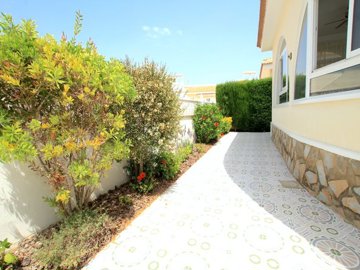 49123fabulous2bedroomdetachedvillawithpoolvie