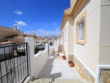 49131charming2bedroombungalowwithpoolandmount