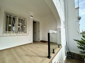 49134modernisedonebedroomgardenapartment09092