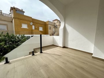 49134modernisedonebedroomgardenapartment09092