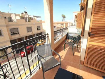 49132roomysouthfacingduplexapartmentwithapriv
