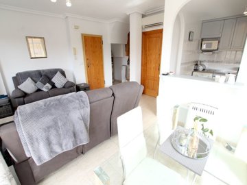 49132roomysouthfacingduplexapartmentwithapriv
