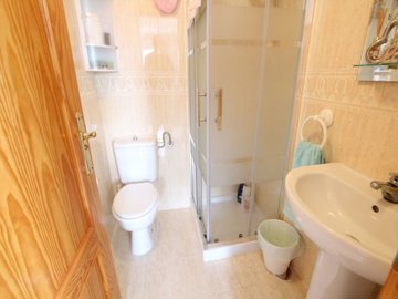 49132roomysouthfacingduplexapartmentwithapriv