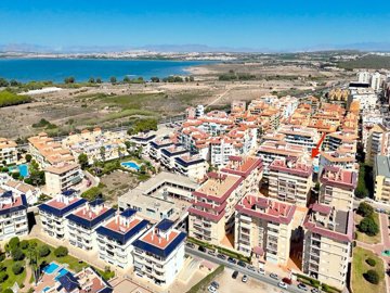 49140stylishonebedroomapartmentwithseaviews11