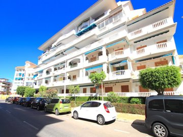 49140stylishonebedroomapartmentwithseaviews11