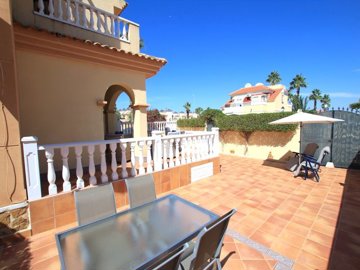 49139beautifullypresentedfamilyhomewithgreato