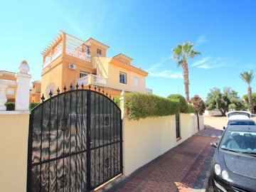 49139beautifullypresentedfamilyhomewithgreato