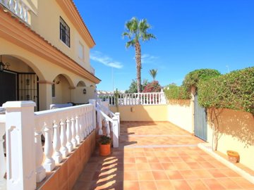 49139beautifullypresentedfamilyhomewithgreato
