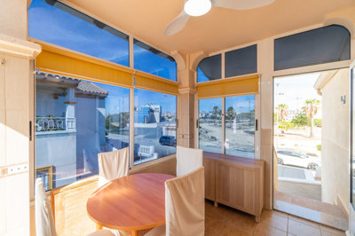 49138wonderful2bedroomapartmentwithaprivateso