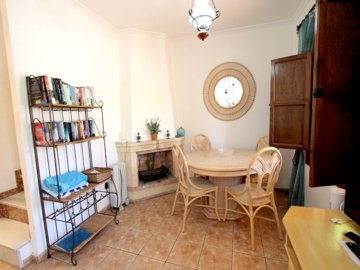 49141charming2bedroomtownhouseintheheartoflaz