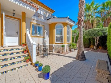 49148charmingsemidetachedpropertyinasoughtaft