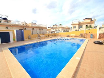 49154spacious3bedroomsouthfacingsemiwithpoolv