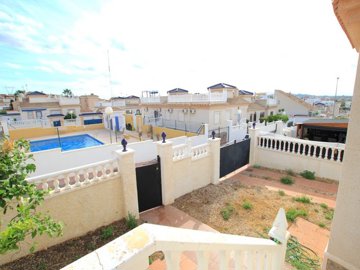 49154spacious3bedroomsouthfacingsemiwithpoolv