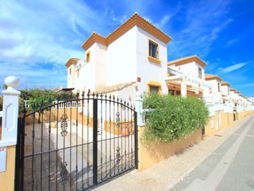 49153sundrenched3bedroompropertywithalargegar