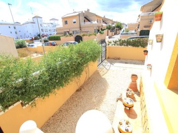 49153sundrenched3bedroompropertywithalargegar