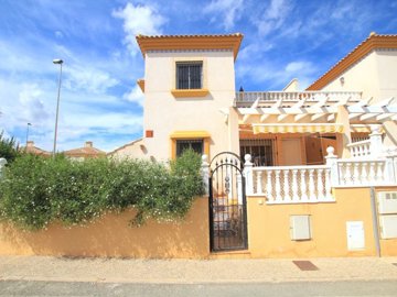 49153sundrenched3bedroompropertywithalargegar