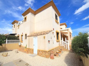 49153sundrenched3bedroompropertywithalargegar