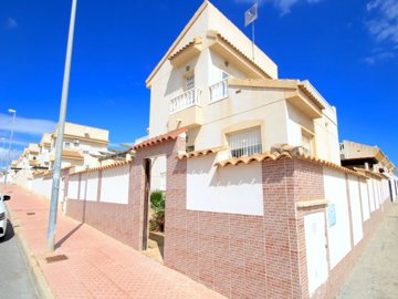 49158spacious3bedroomvillaona213sqmcornerplot