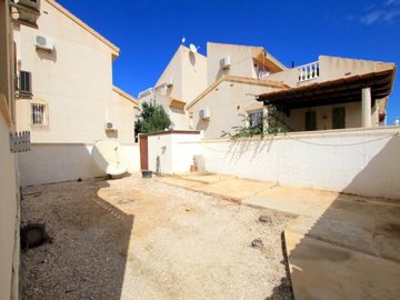 49158spacious3bedroomvillaona213sqmcornerplot