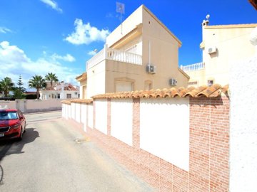 49158spacious3bedroomvillaona213sqmcornerplot