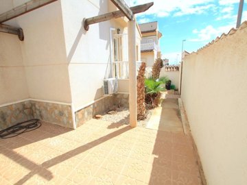49158spacious3bedroomvillaona213sqmcornerplot