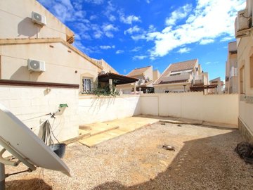 49158spacious3bedroomvillaona213sqmcornerplot