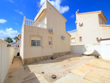 49158spacious3bedroomvillaona213sqmcornerplot