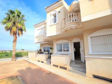 49165exceptionallyspacioustownhousewithaninte
