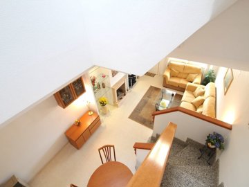 49165exceptionallyspacioustownhousewithaninte
