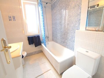 49165exceptionallyspacioustownhousewithaninte